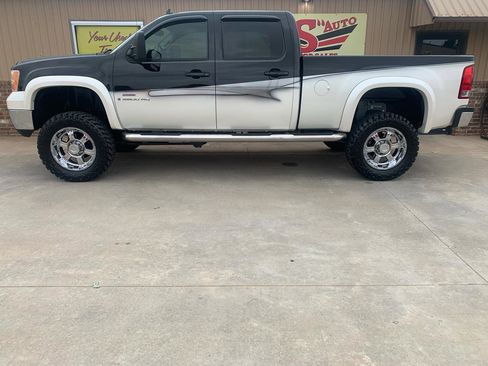 Used 2008 GMC Sierra 2500 SLT w/ Z71 Off-Road Package AWD/4WD image 5