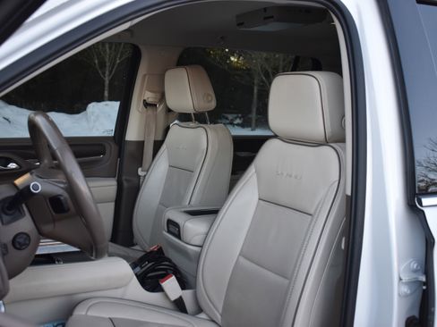 Used 2022 GMC Yukon XL Denali image 3