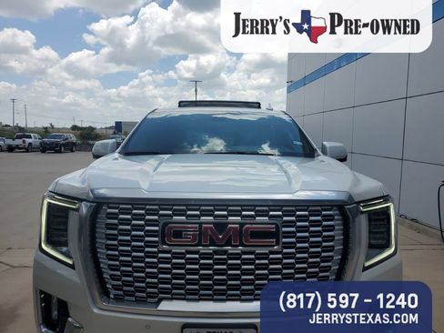 Used 2021 GMC Yukon Denali w/ Denali Premium Package AWD/4WD image 4