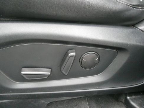 Used 2022 Ford Explorer XLT w/ Equipment Group 202A AWD/4WD image 27