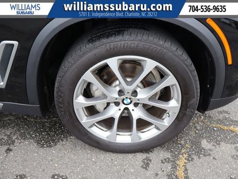Used 2022 BMW X5 xDrive40i w/ Parking Assistance Package AWD/4WD image 41