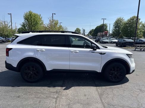 Used 2023 Kia Sorento S w/ Panoramic Sunroof Package AWD/4WD image 9