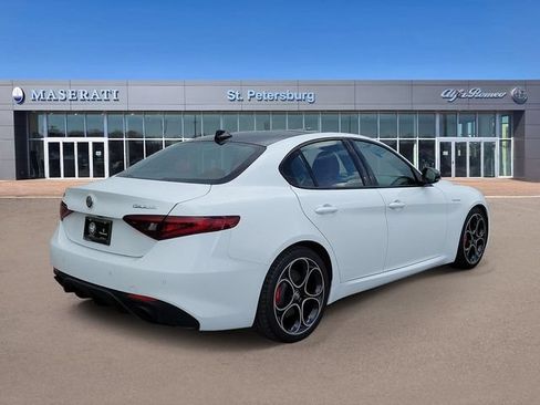 Used 2023 Alfa Romeo Giulia Veloce RWD image 4