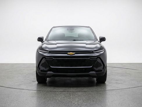 Used 2025 Chevrolet Equinox LT image 2
