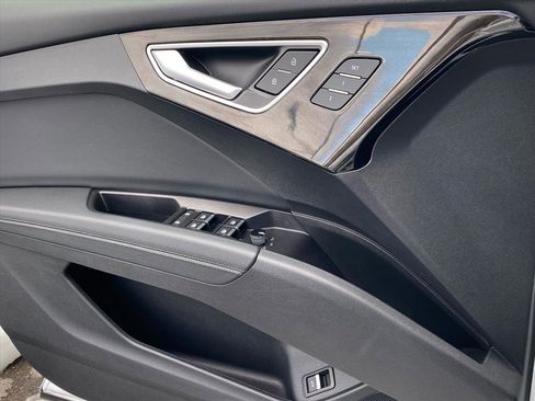 Used 2024 Audi Q4 e-tron Prestige w/ Black Optic Package image 18