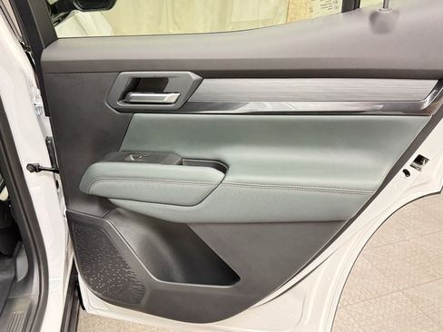 New 2026 GMC Terrain AT4 w/ LPO, Black Badging Package image 19