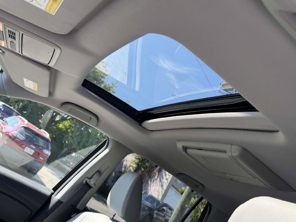 Used 2017 Honda Pilot Touring image 19