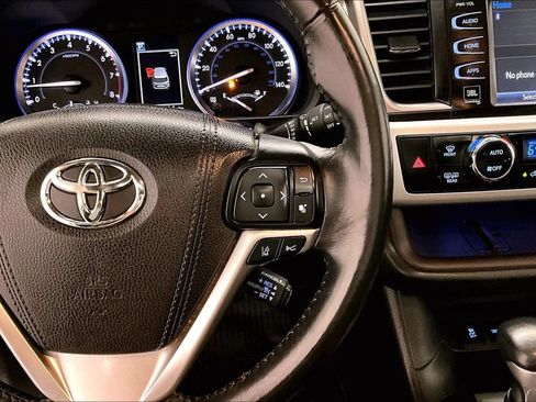 Used 2017 Toyota Highlander Limited AWD/4WD image 12