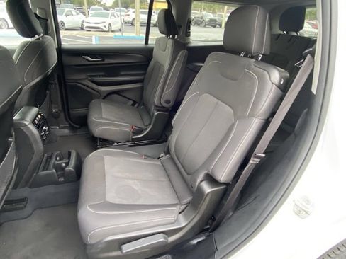 Used 2023 Jeep Grand Cherokee L Laredo image 20