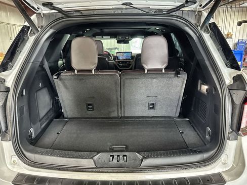Used 2025 Ford Explorer Platinum w/ Ultimate Package image 30