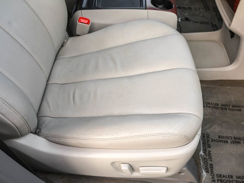 Used 2014 Toyota Sienna XLE image 35