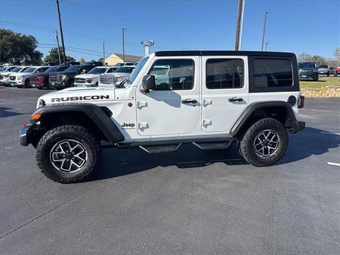 Used 2024 Jeep Wrangler Rubicon w/ Convenience Group image 12