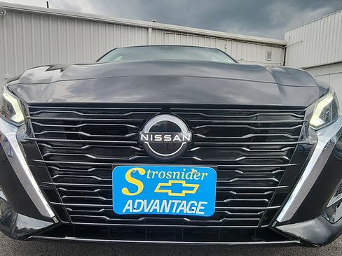 Used 2024 Nissan Altima 2.5 SV w/ SV Premium Package FWD image 14