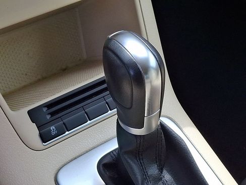 Used 2013 Volkswagen Tiguan SE FWD image 14
