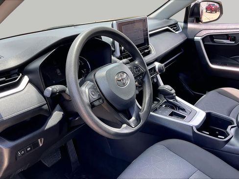 Used 2025 Toyota RAV4 XLE FWD image 15