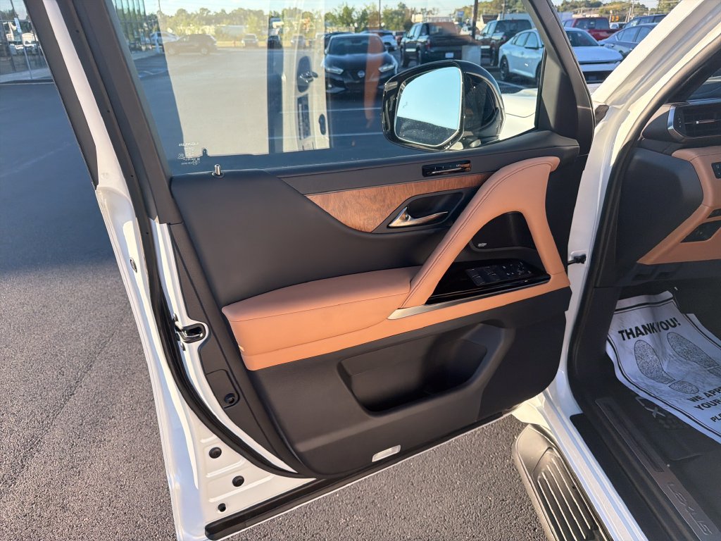 Used 2026 Lexus LX 600 4WD w/ Interior Upgrade Package image 12
