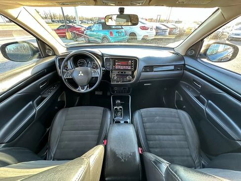 Used 2019 Mitsubishi Outlander SE image 11