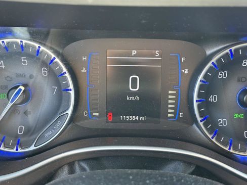 Used 2017 Chrysler Pacifica Touring-L image 29