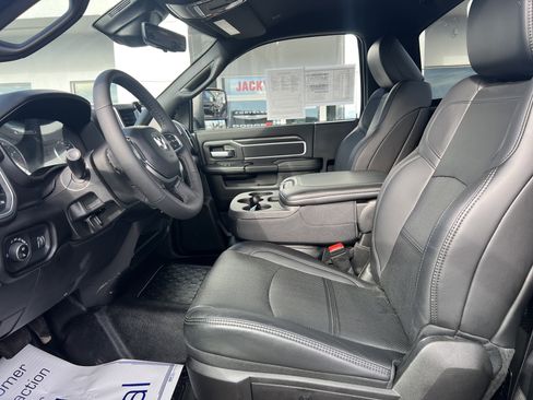 Used 2025 RAM 5500 4x4 Regular Cab image 13