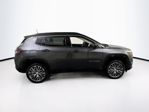 Used 2022 Jeep Compass Limited w/ Elite Group AWD/4WD image 4