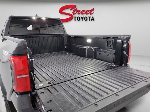 Certified 2024 Toyota Tacoma TRD Off-Road w/ TRD Off Road Upgrade Package AWD/4WD image 7