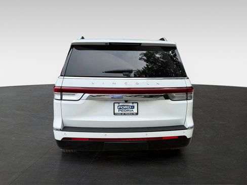 Used 2024 Lincoln Navigator Premiere AWD/4WD image 4