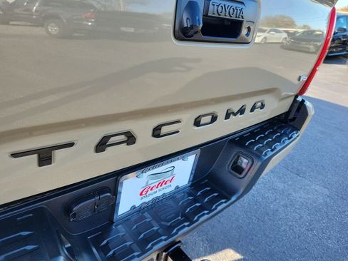 Used 2018 Toyota Tacoma TRD Sport image 6