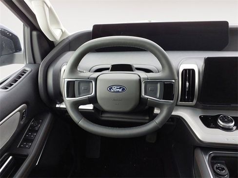 Used 2025 Ford Expedition Max Active image 12