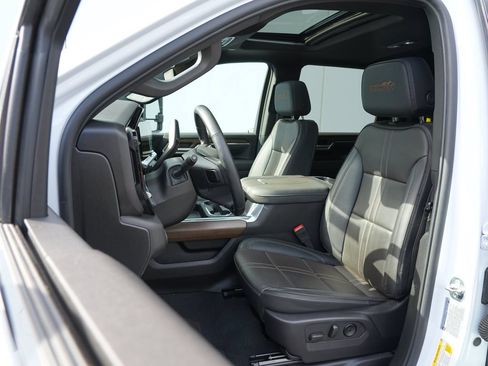 Certified 2025 Chevrolet Silverado 3500 High Country w/ High Country Premium Package AWD/4WD image 12