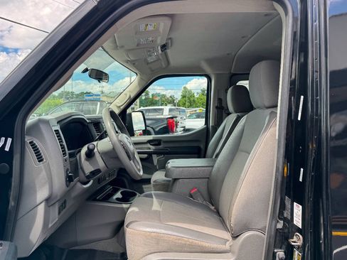 Used 2018 Nissan NV 3500 SV w/ Navigation Package RWD image 19