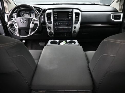 Used 2017 Nissan Titan SV AWD/4WD image 12