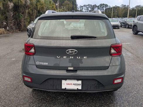 Used 2025 Hyundai Venue SEL FWD image 5