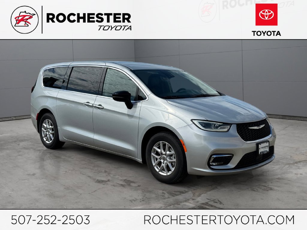 Used 2024 Chrysler Pacifica Touring-L FWD image 1