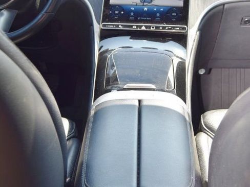 Used 2024 Mercedes-Benz GLC 300 4MATIC image 28