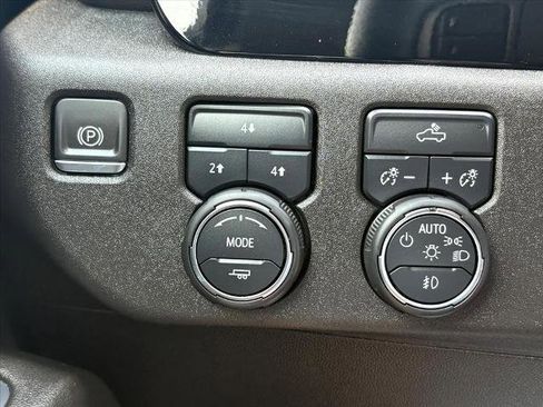 Certified 2024 Chevrolet Silverado 2500 LT image 16