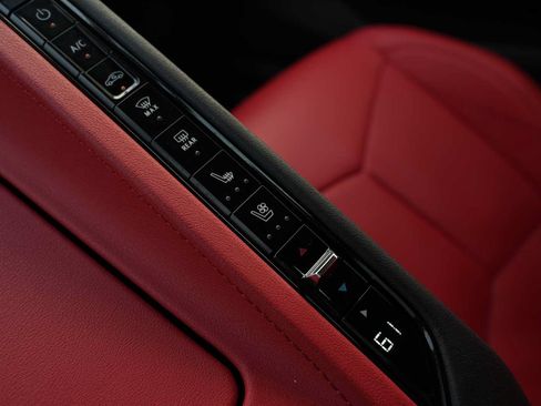 Used 2023 Chevrolet Corvette Stingray Preferred Cpe w/ Z51 Performance Package RWD image 23