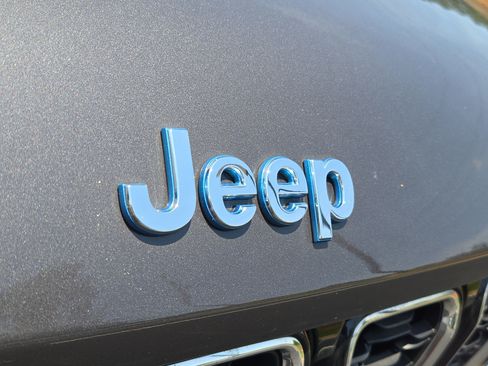 Used 2023 Jeep Grand Cherokee 4WD 4xe image 6