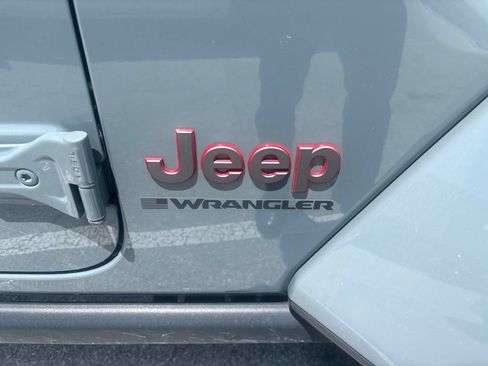 Used 2024 Jeep Wrangler Unlimited Rubicon AWD/4WD image 12