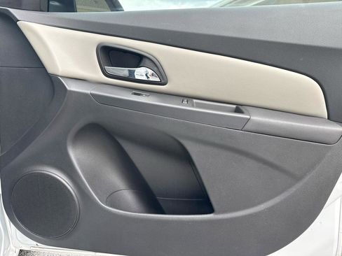 Used 2016 Chevrolet Cruze LT FWD image 13