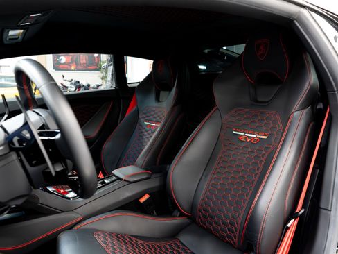 Used 2020 Lamborghini Huracan EVO image 15