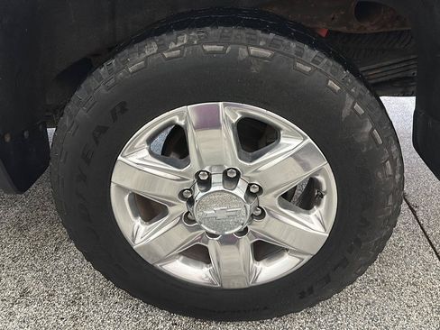 Used 2020 Chevrolet Silverado 2500 LTZ w/ LTZ Plus Package AWD/4WD image 11