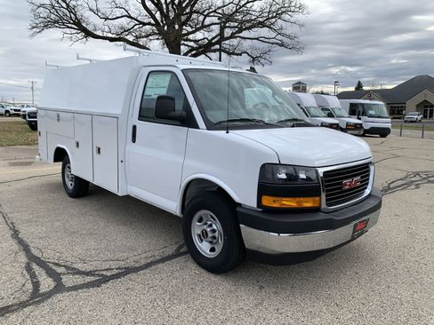 New 2025 GMC Savana 3500 w/ Power Convenience Package RWD image 40