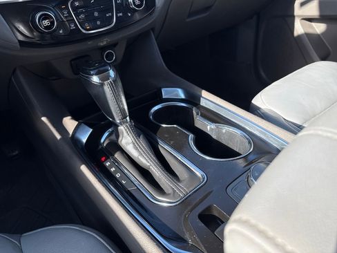 Used 2020 Chevrolet Traverse LT image 37