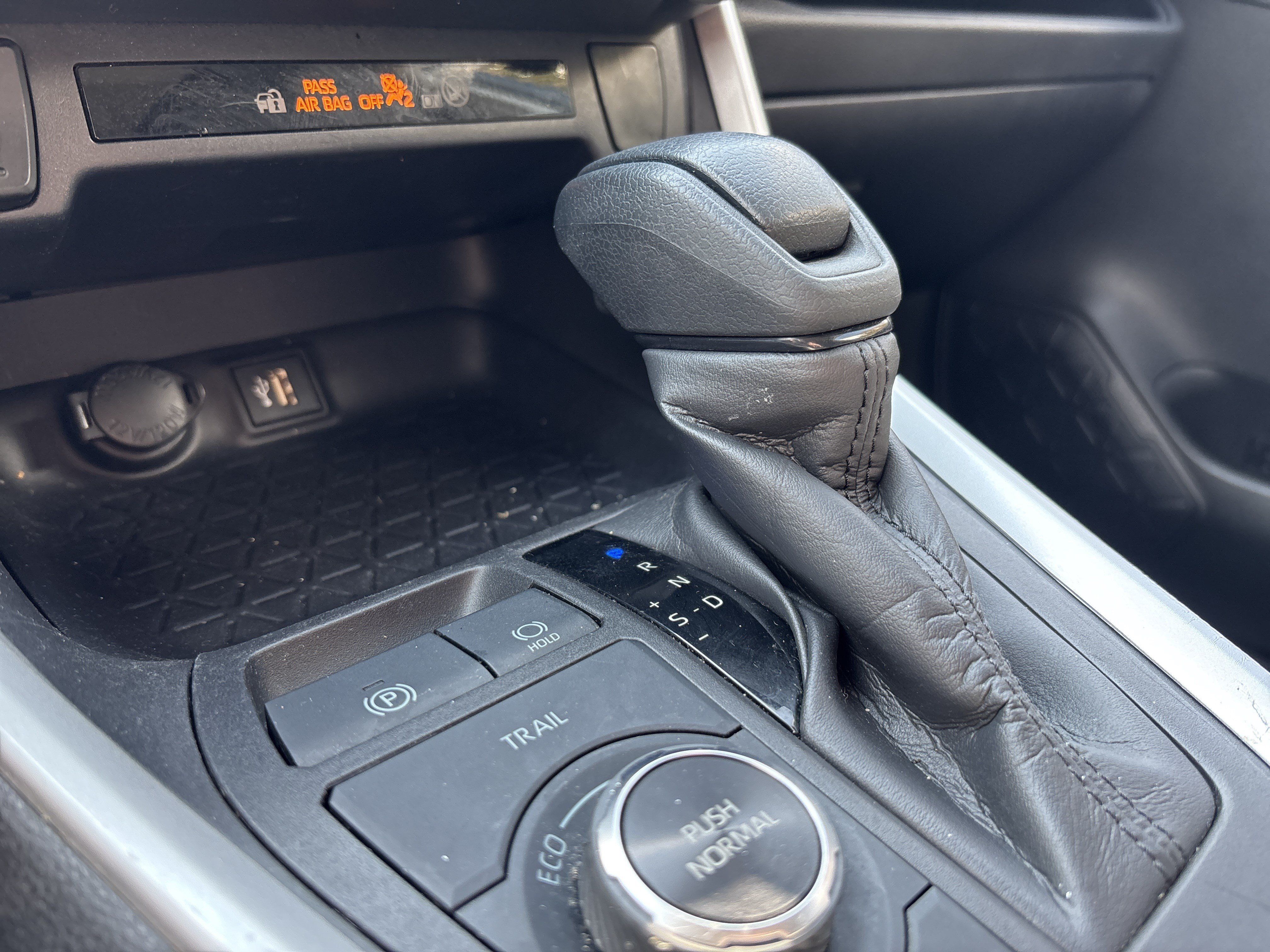 Used 2023 Toyota RAV4 LE AWD/4WD image 25