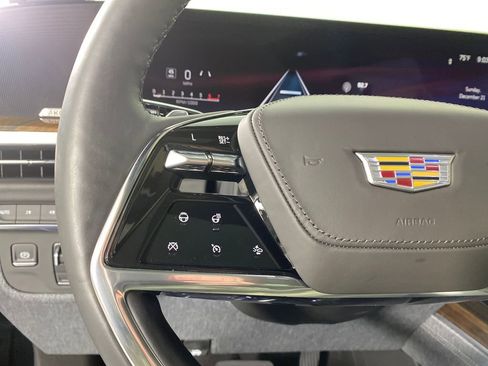 Used 2025 Cadillac Escalade ESV Sport Platinum w/ LPO, ONYX Package image 15