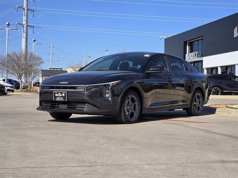 New 2026 Kia K4 LXS image 2