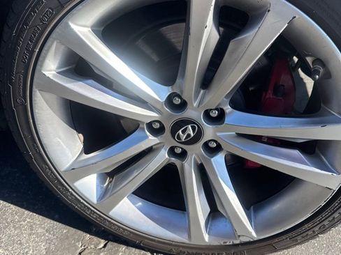 Used 2010 Hyundai Genesis 3.8 RWD image 5