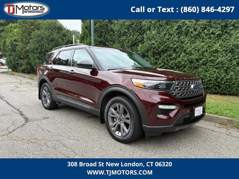 Used 2022 Ford Explorer XLT w/ Equipment Group 202A image 3