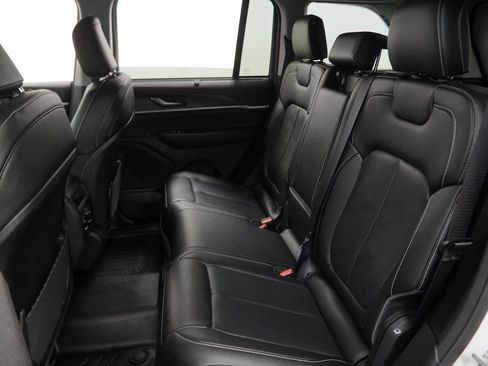 Used 2023 Jeep Grand Cherokee Limited w/ Luxury Tech Group II image 19