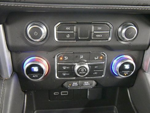 Used 2024 GMC Yukon SLE image 26